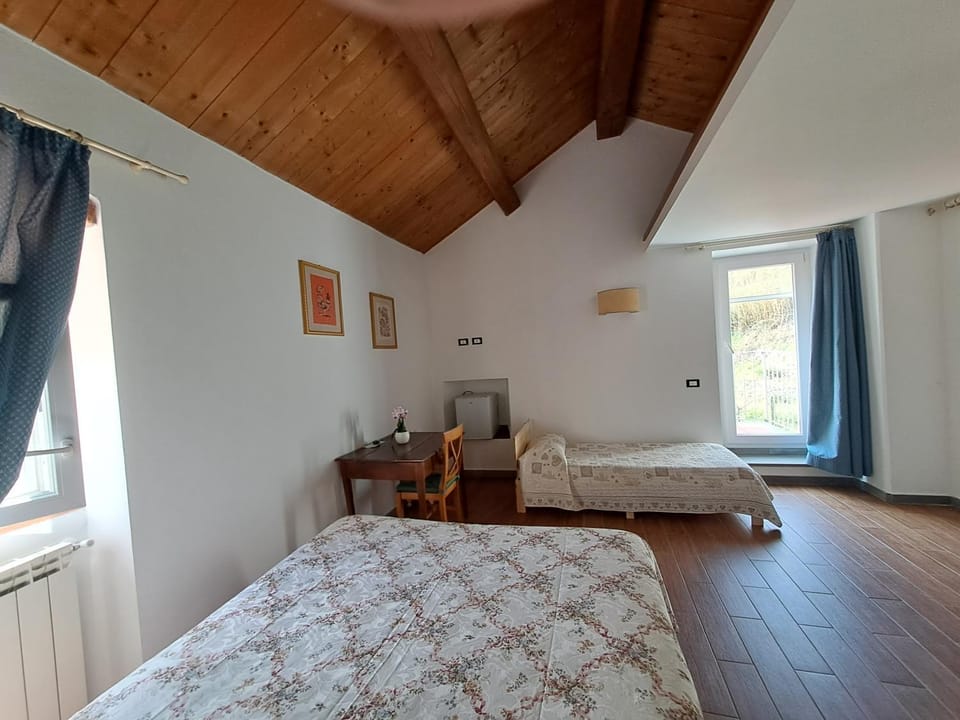 B&B La Casina Rosa La Spezia Bed and Breakfast in Province of Massa and Carrara