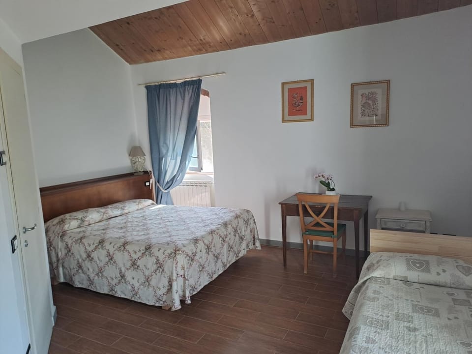 B&B La Casina Rosa La Spezia Bed and Breakfast in Province of Massa and Carrara