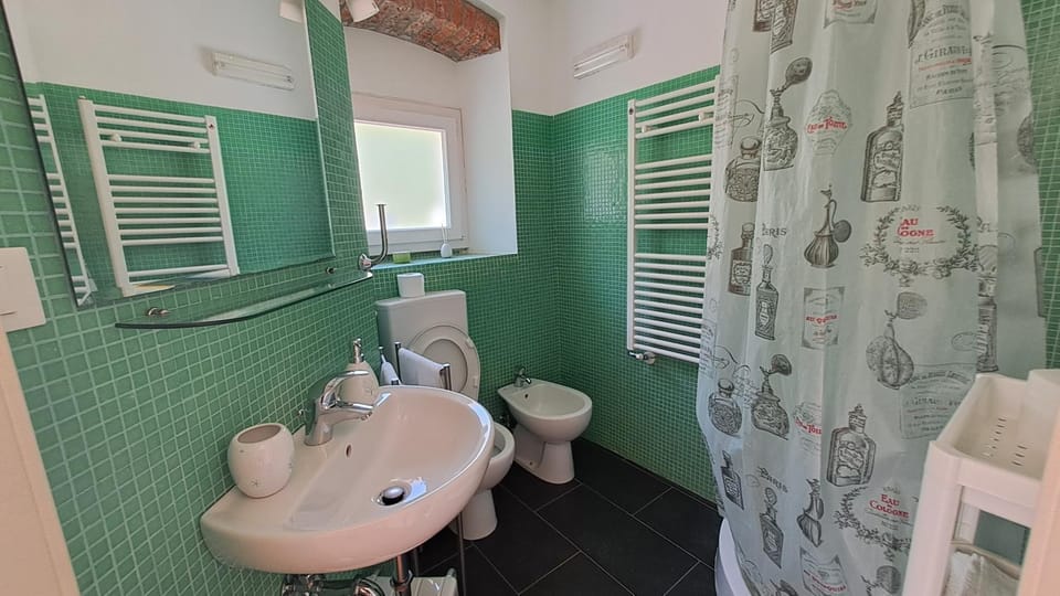 B&B La Casina Rosa La Spezia Bed and Breakfast in Province of Massa and Carrara