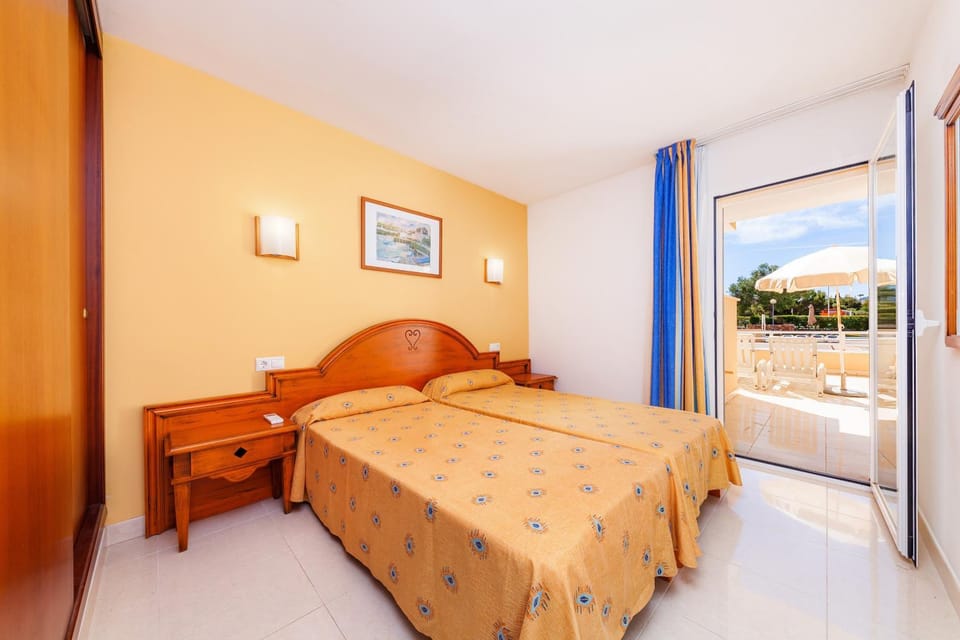 Property building, Living room, Bedroom