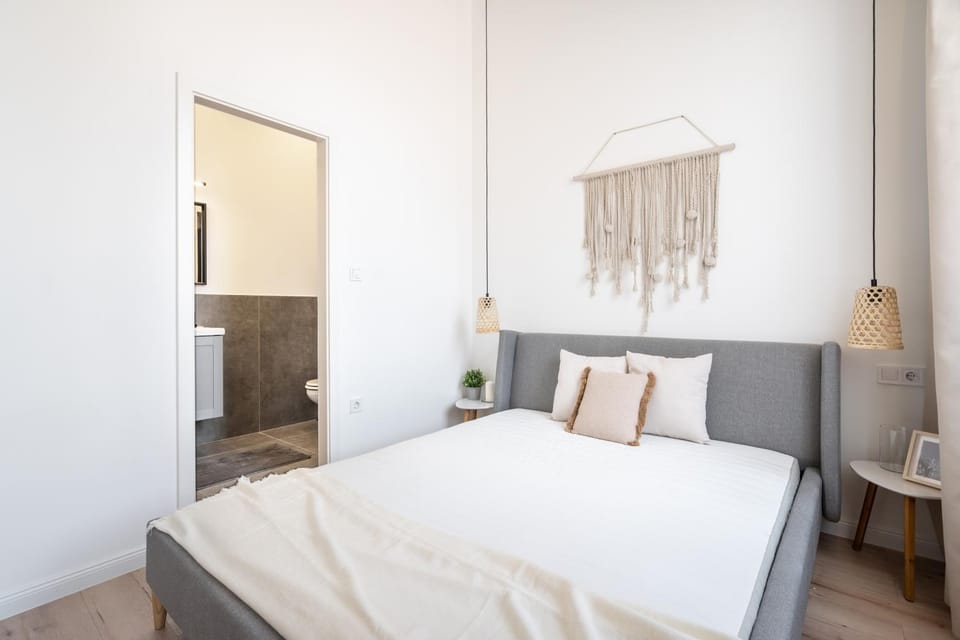 Bed, Bathroom, Photo of the whole room, Bedroom, towels