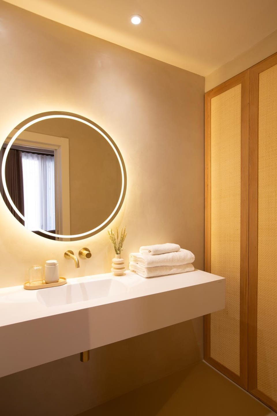 Bathroom, towels