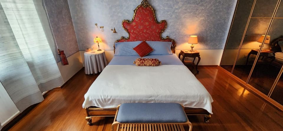 View (from property/room), Balcony/Terrace, Photo of the whole room, Bedroom, City view