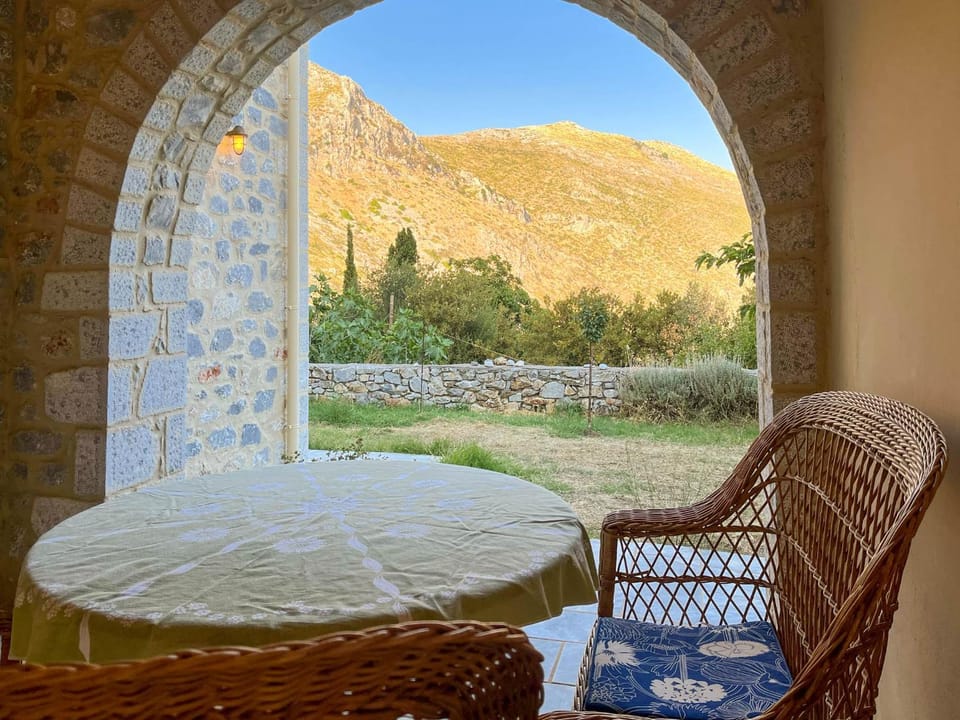 Patio, Balcony/Terrace, Seating area, Mountain view