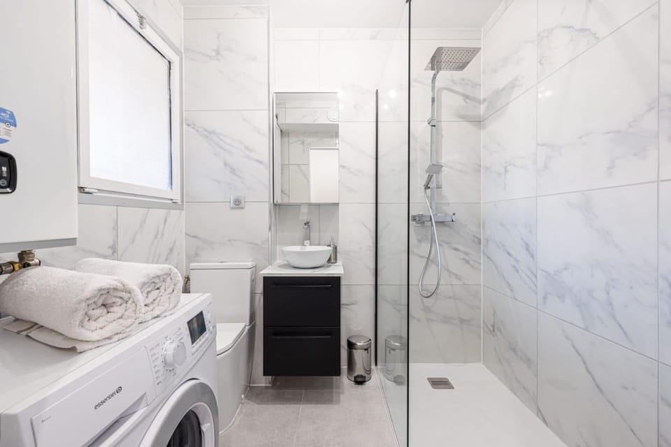 Pretty Studio Swimming pool and Sea Apartment in Cagnes-sur-Mer