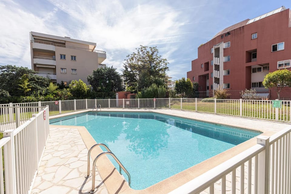 Day, Swimming pool, sunbed