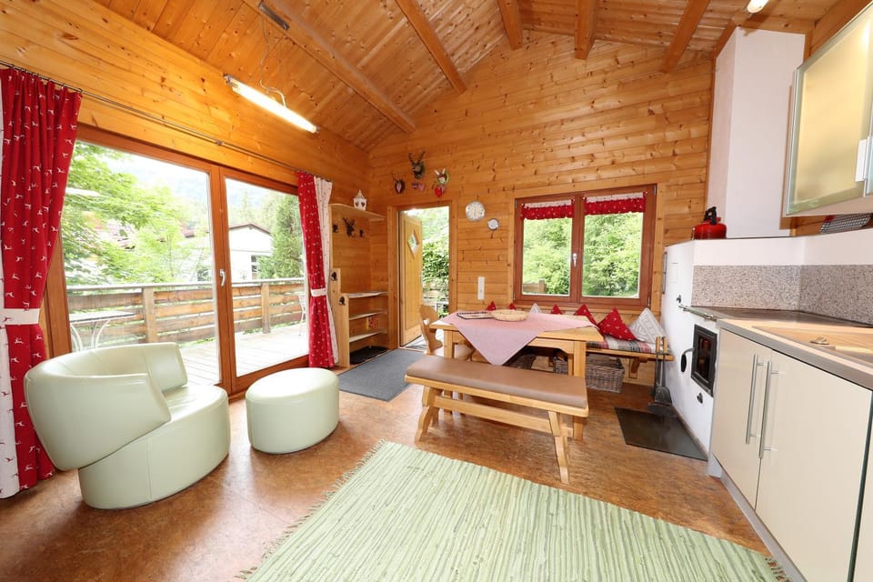 Kitchen or kitchenette, Living room, Seating area, Dining area, dishwasher, pet friendly, stove