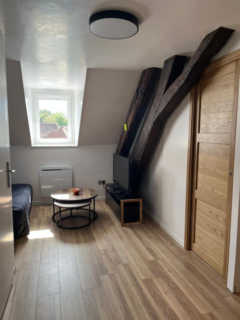 Appartement de la Fontaine à la Tour du Pin hyper centre parking privé Apartment in Auvergne-Rhône-Alpes