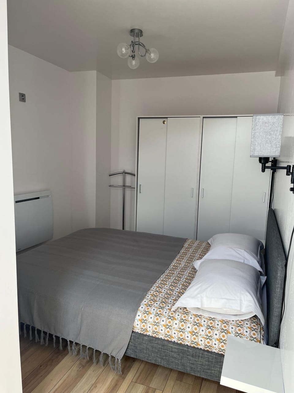 Appartement de la Fontaine à la Tour du Pin hyper centre parking privé Apartment in Auvergne-Rhône-Alpes