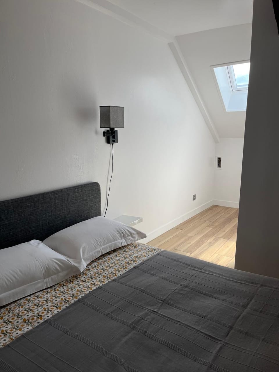 Appartement de la Fontaine à la Tour du Pin hyper centre parking privé Apartment in Auvergne-Rhône-Alpes