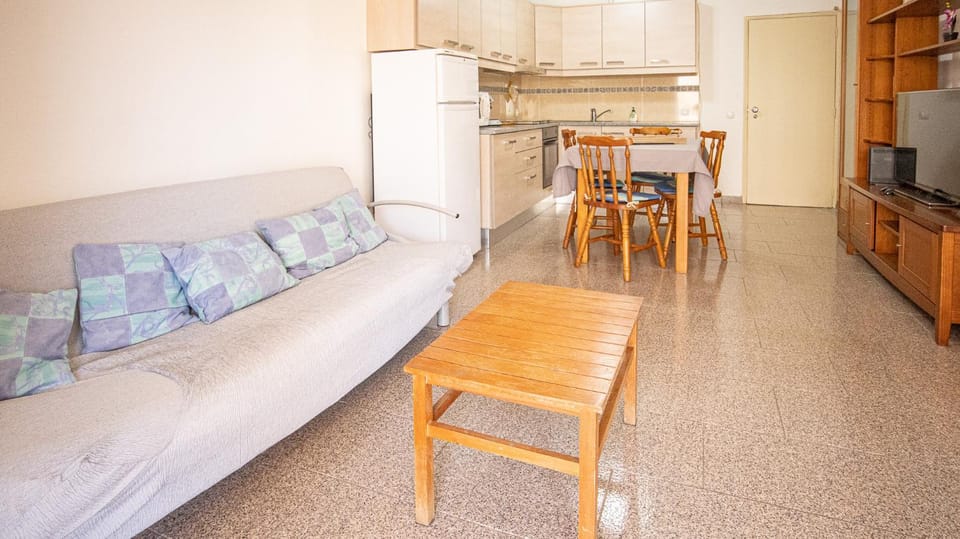 TV and multimedia, Kitchen or kitchenette, Living room, stove