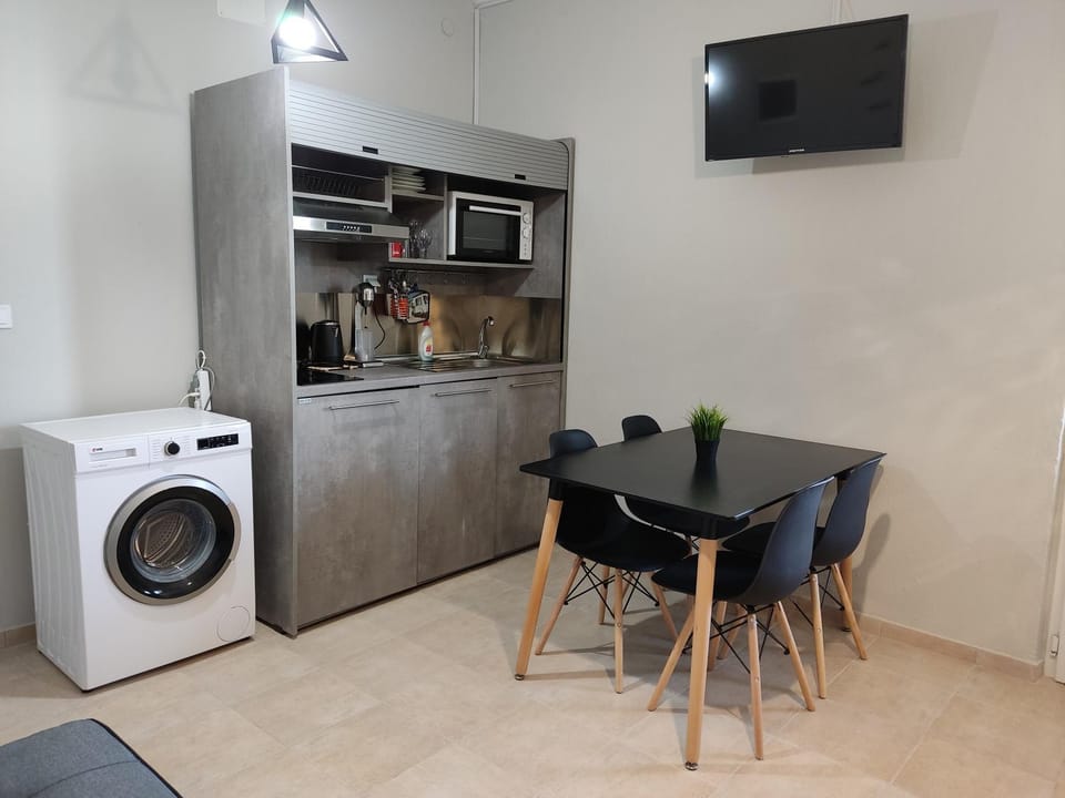 TV and multimedia, Kitchen or kitchenette, Seating area, washing machine