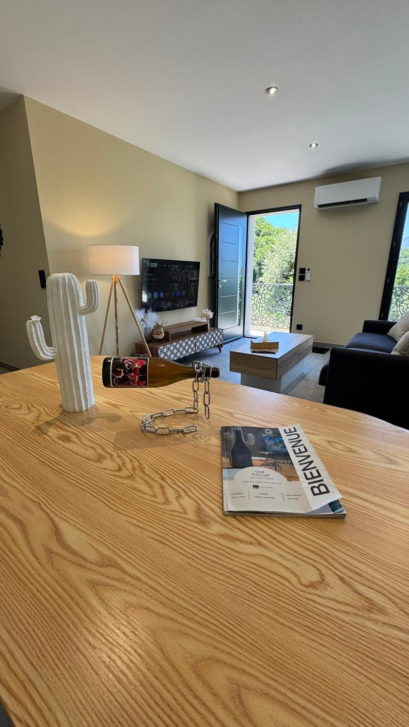 TV and multimedia, Dining area