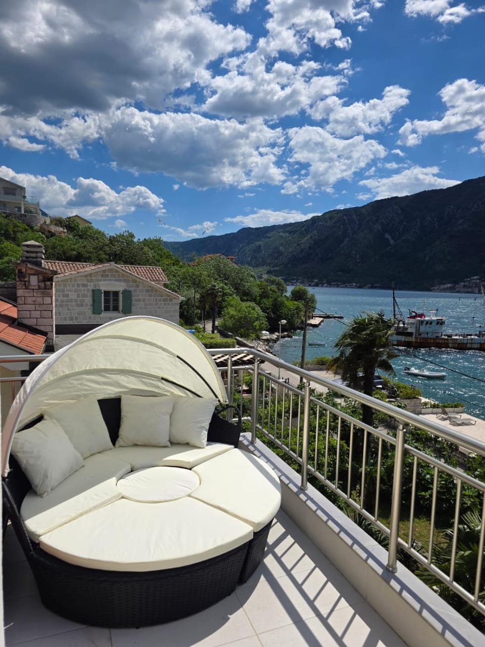 Loft Apartment Capitano on the sea shore Apartment in Dobrota