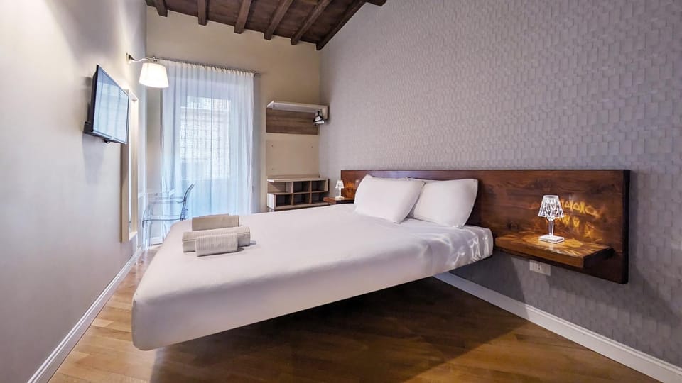 Bed, TV and multimedia, Other, Photo of the whole room, Decorative detail, Bedroom, furniture, towels, wardrobe