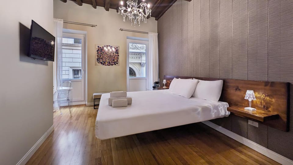 Bed, TV and multimedia, Photo of the whole room, Decorative detail, Bedroom, towels, towels, air conditioner
