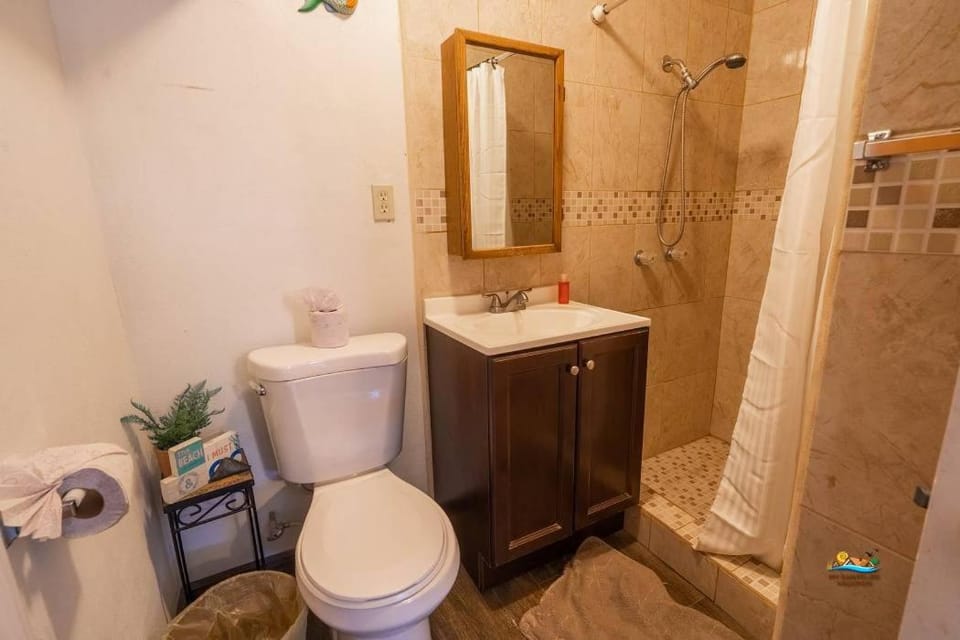 Huge Family 5 bedroom sleeps 16 with private pool home House in San Felipe