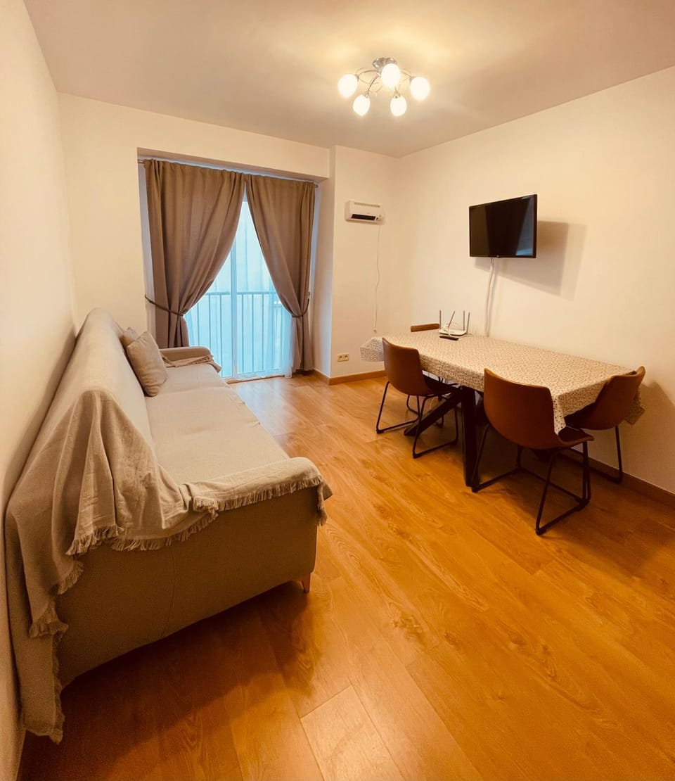 TV and multimedia, Living room, Photo of the whole room, Dining area