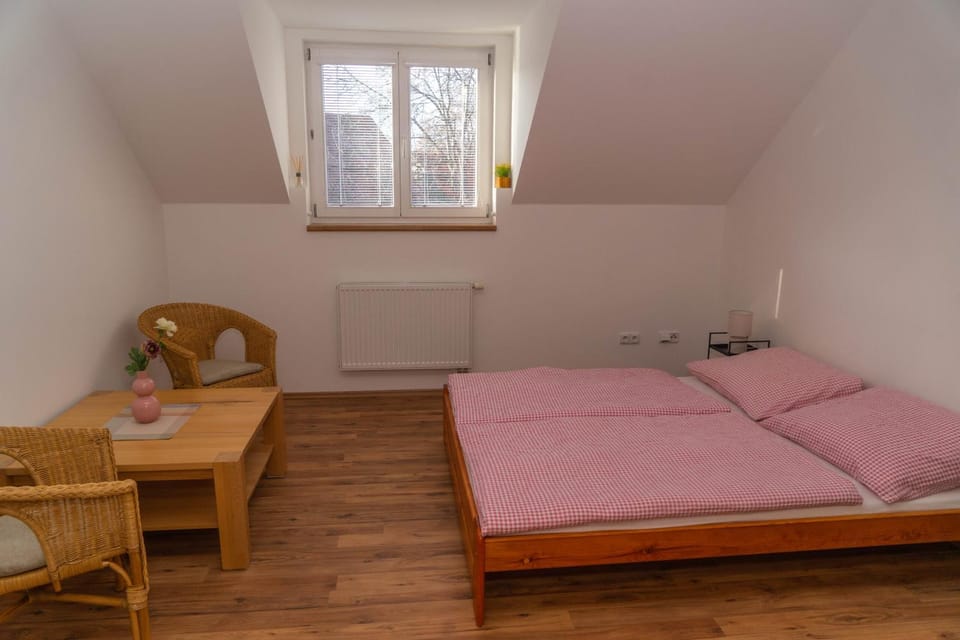 Bed, Seating area, Bedroom, internet