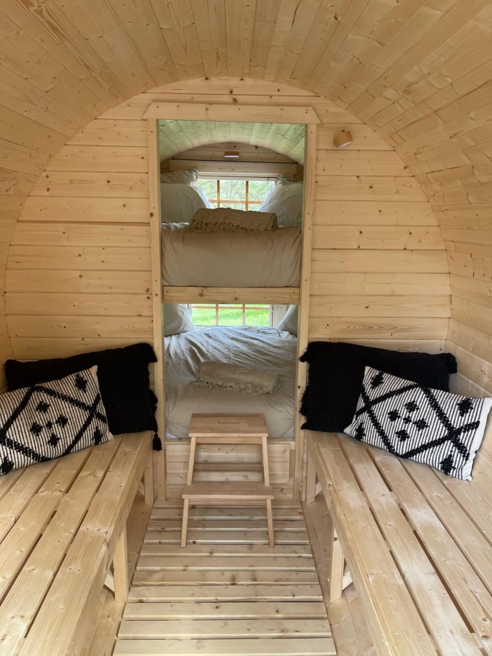 Nuit insolite en tonneau nature et animaux petit déjeuner inclus Bed and Breakfast in Grand Est