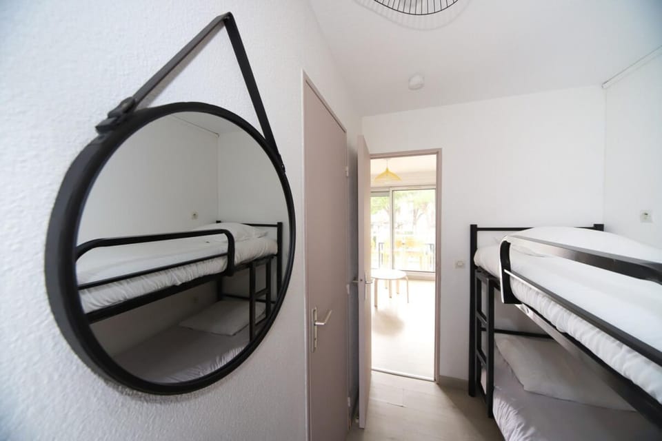 Bed, Area and facilities