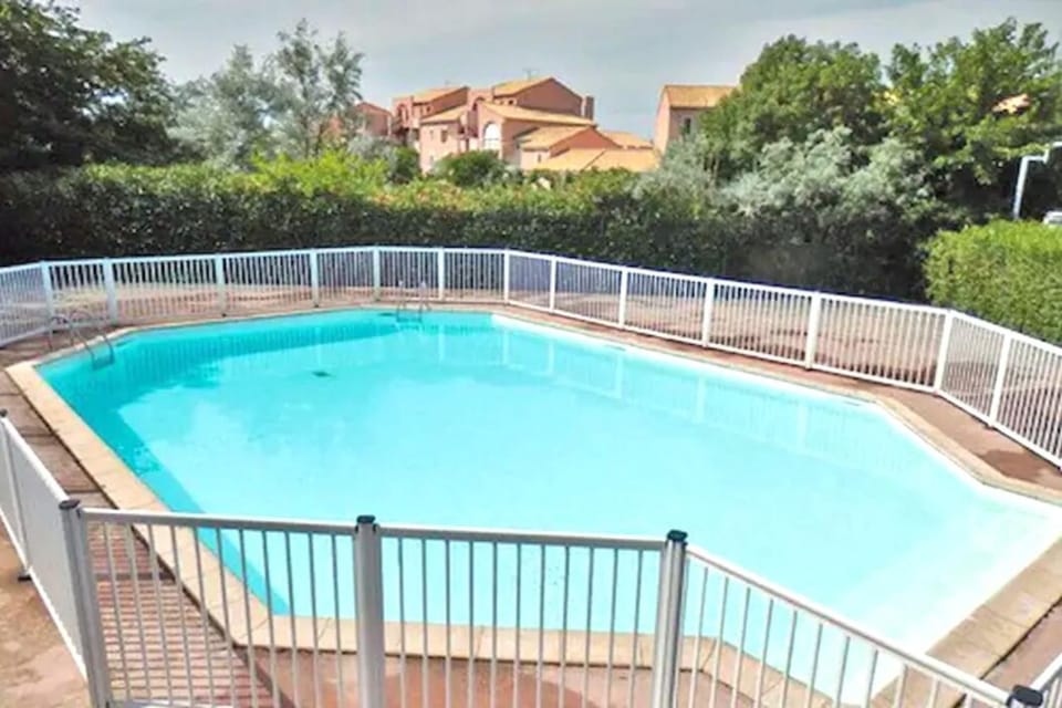 Off site, Day, Swimming pool