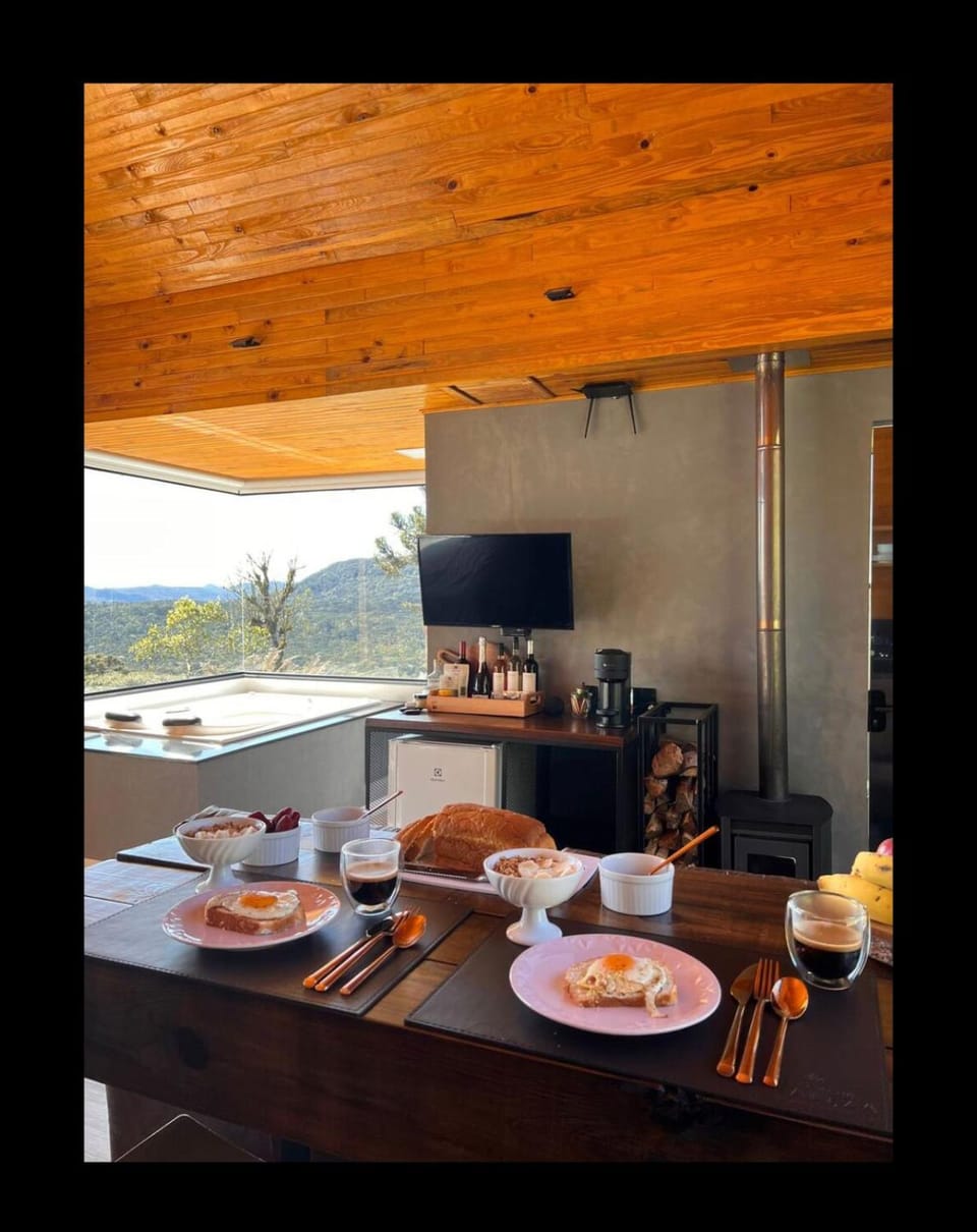 Kitchen or kitchenette, Breakfast