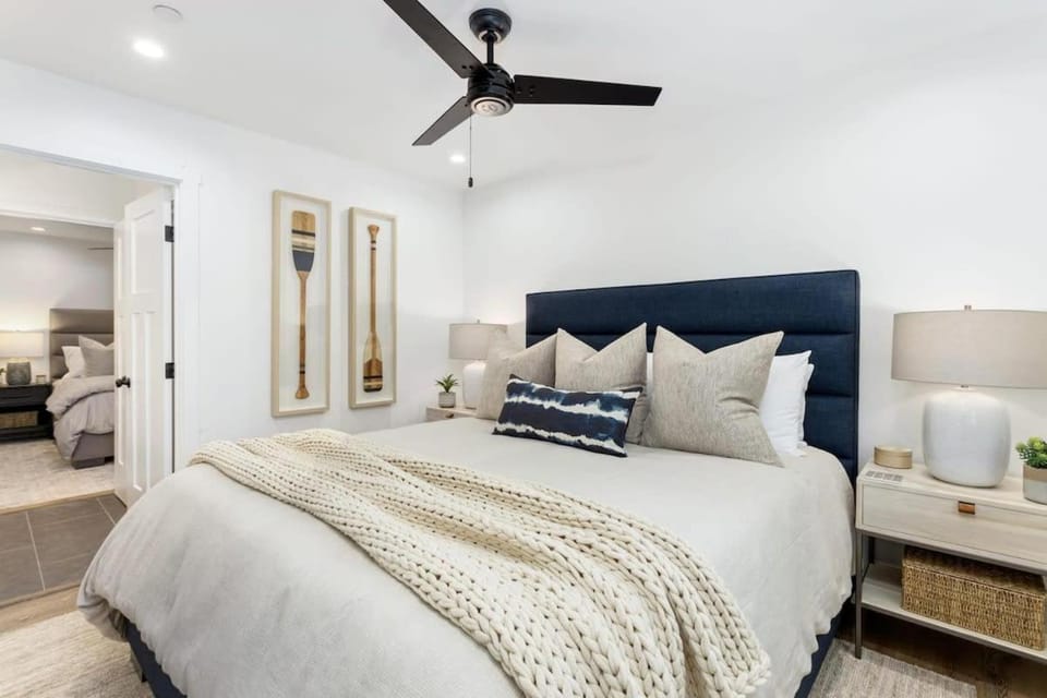 New Luxe Home 6BD 5BA Great and Bonus Rooms 2 Decks AC Dogs eBikes House in Lake Arrowhead