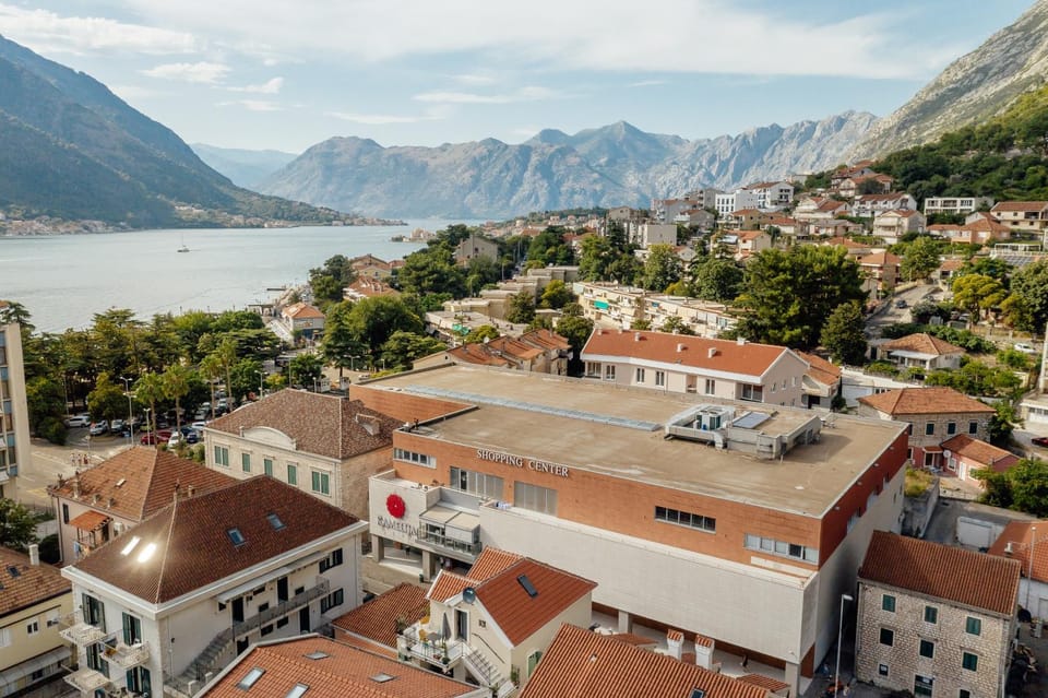 Day, Neighbourhood, Mountain view, Sea view, Street view