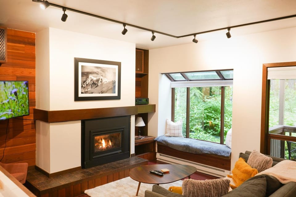 Summit Suite House in Glacier