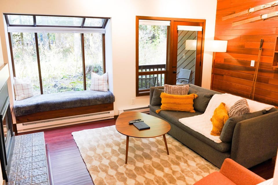 Summit Suite House in Glacier