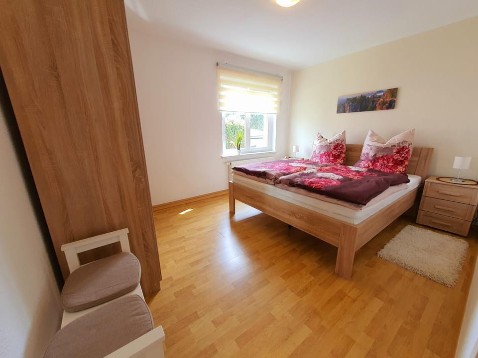 Bed, Photo of the whole room, Bedroom