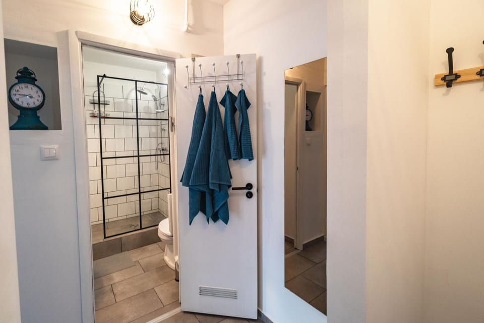 Shower, Bathroom, towels
