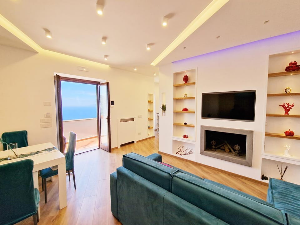 TV and multimedia, Living room, Seating area, Evening entertainment