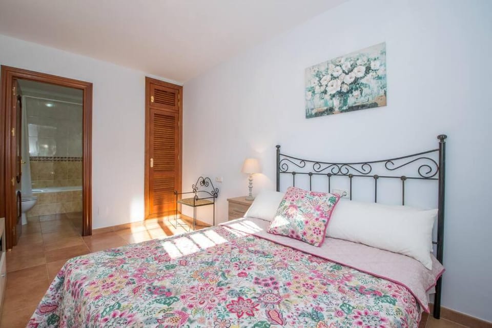 Bed, Bedroom, wardrobe