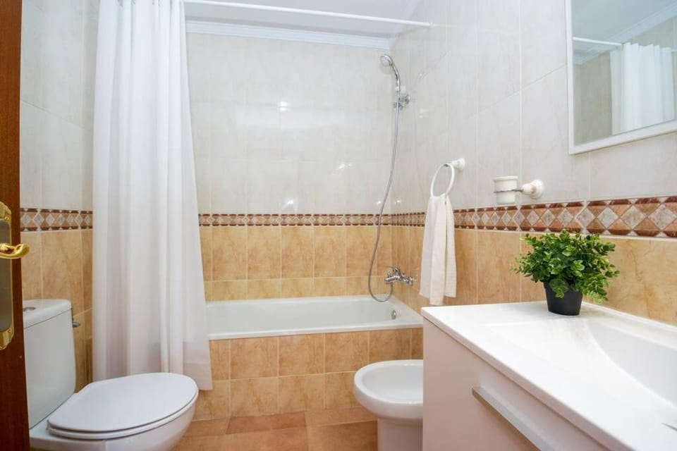 Bathroom, Bath, towels