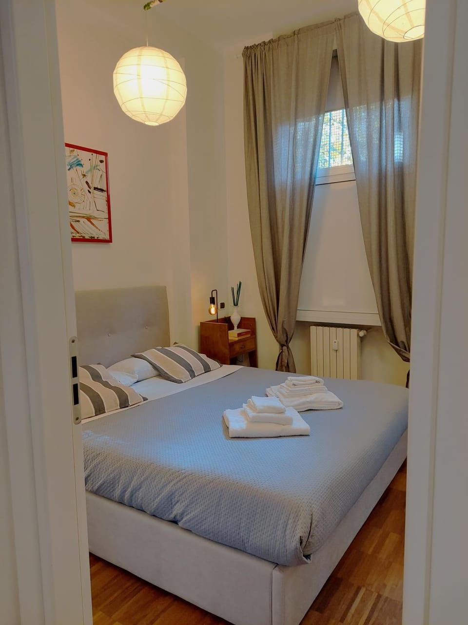 Bedroom, towels