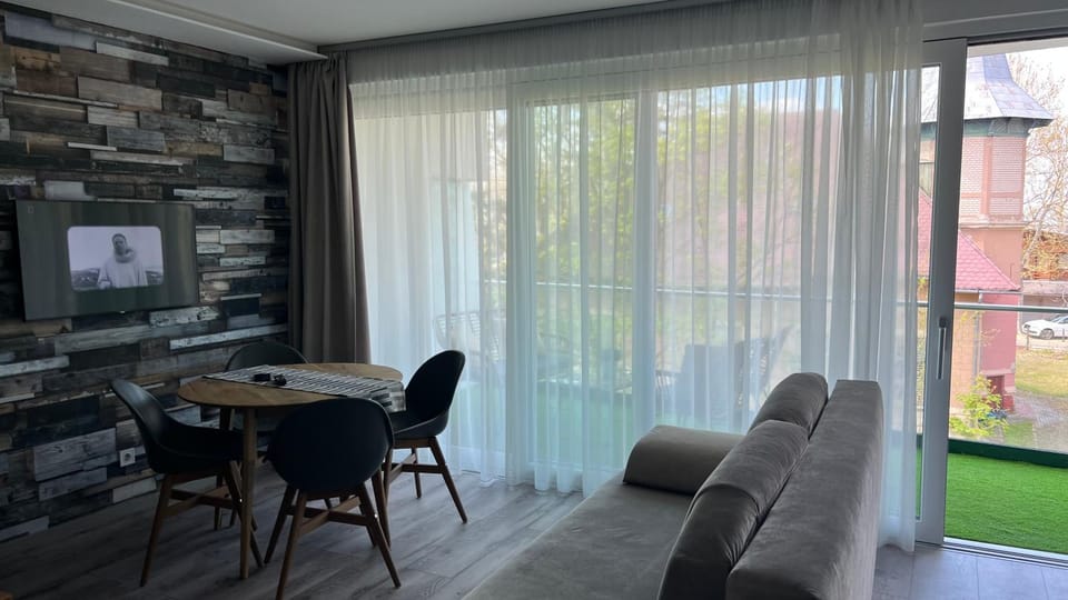 TV and multimedia, Living room, Dining area