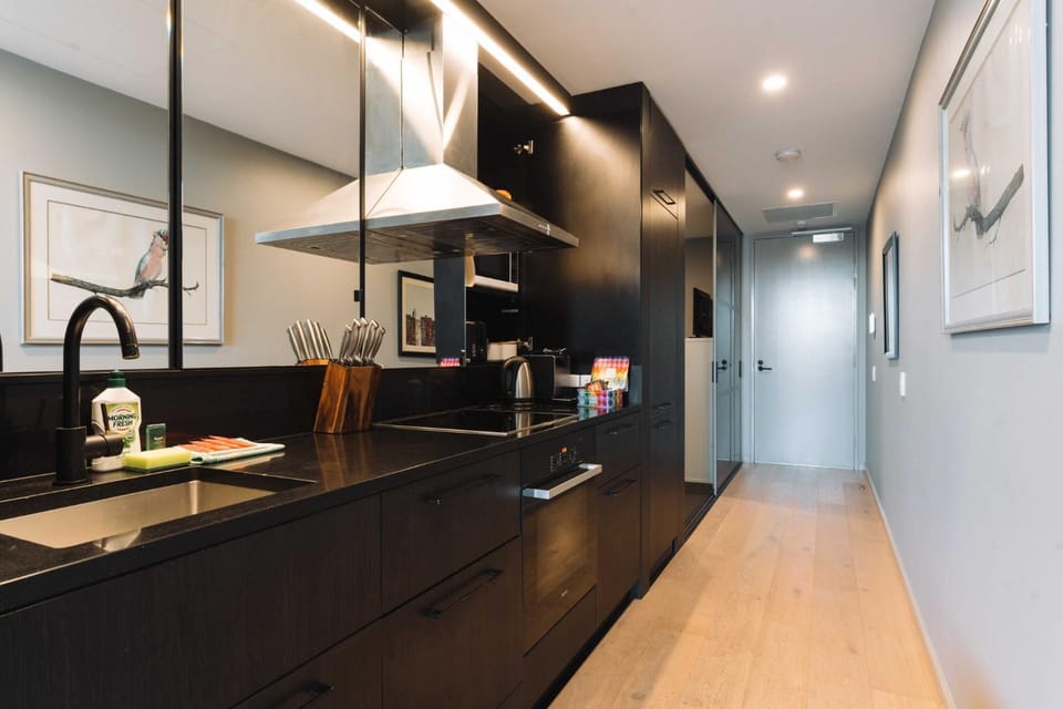 Stunning 1-Bed Above Foreshore with Water Views Apartment in Canberra