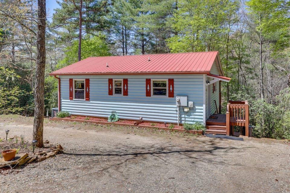 Blue Ridge Mountain Cabin Rental w/ Fire Pit! Cabin in Tennessee