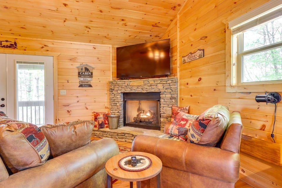 Blue Ridge Mountain Cabin Rental w/ Fire Pit! Cabin in Tennessee