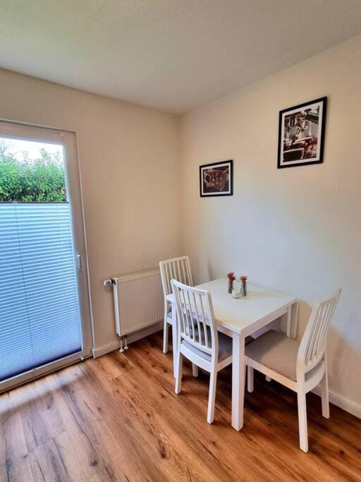 Seating area, kitchen