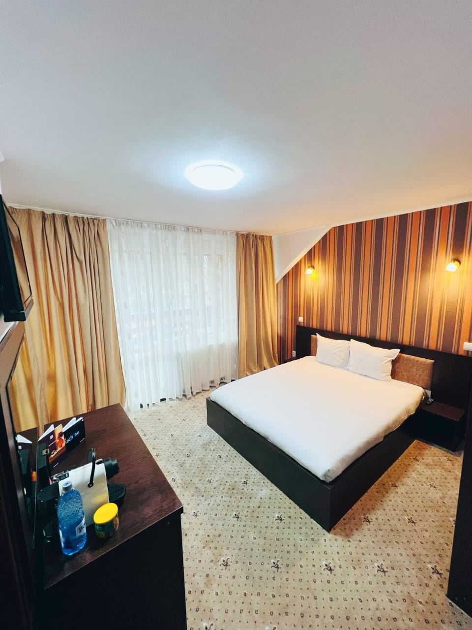 Bed, Photo of the whole room, Bedroom, hair dresser