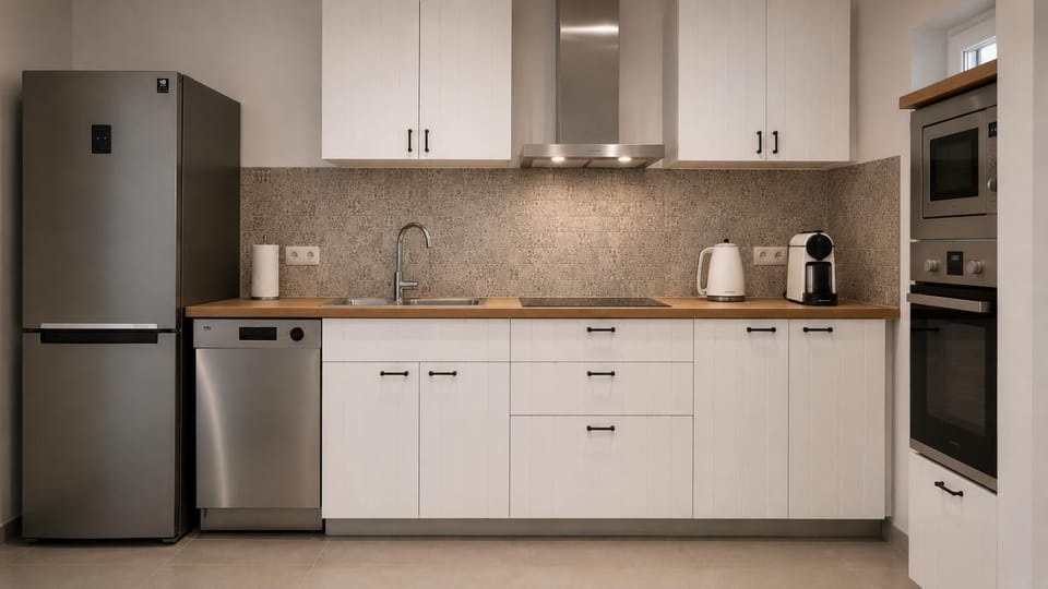 Coffee/tea facilities, dishwasher, oven, stove