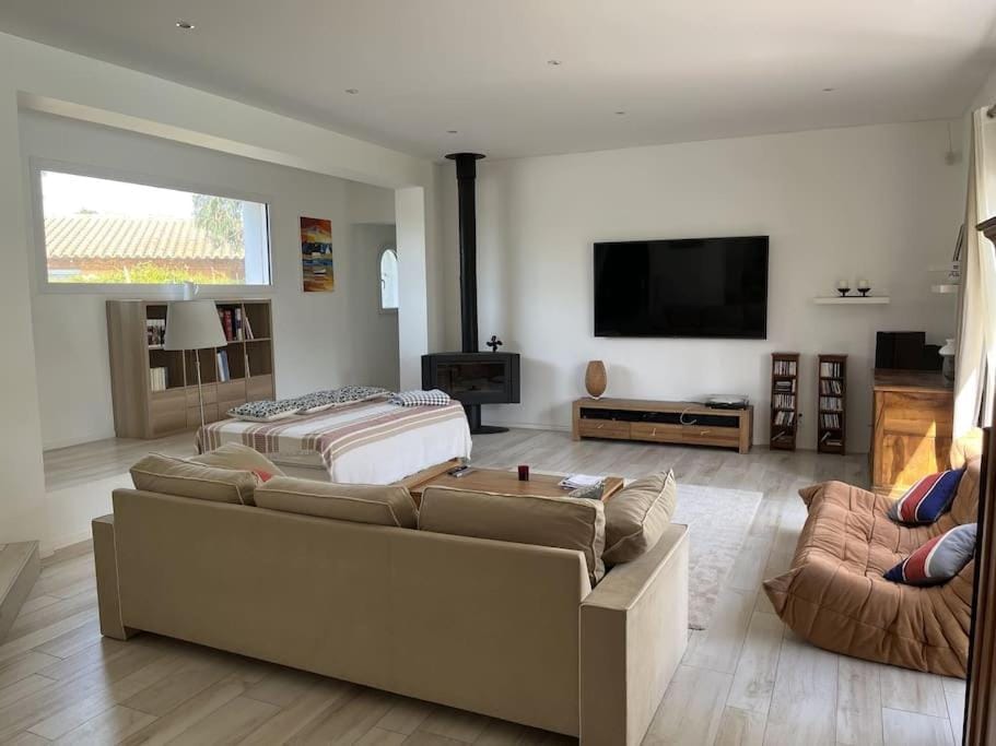 Villa avec magnifique piscine et grand jardin, à 2 pas du golf et de la plage Villa in Saint-Cyprien