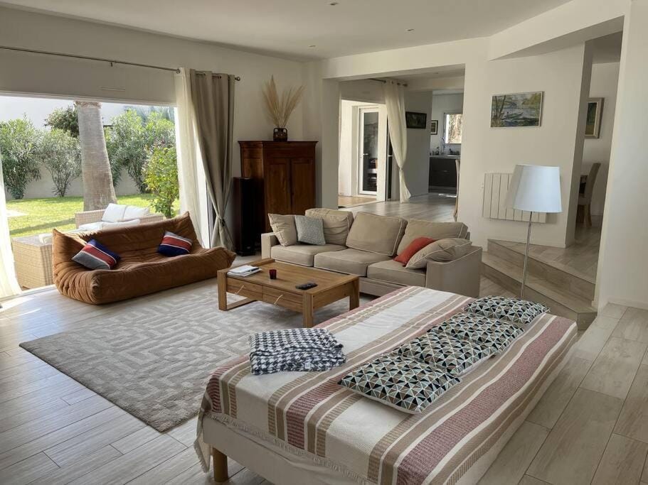 Villa avec magnifique piscine et grand jardin, à 2 pas du golf et de la plage Villa in Saint-Cyprien