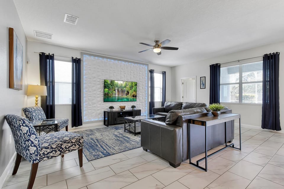 TV and multimedia, Living room, Photo of the whole room, Seating area, fireplace