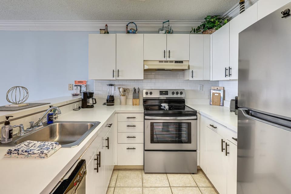 Ocean Views + Resort Pool! N Topsail Beach Condo House in North Topsail Beach