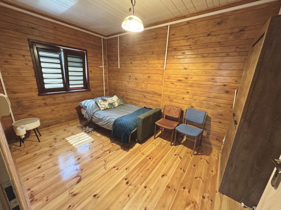Bed, Photo of the whole room, Seating area, Bedroom