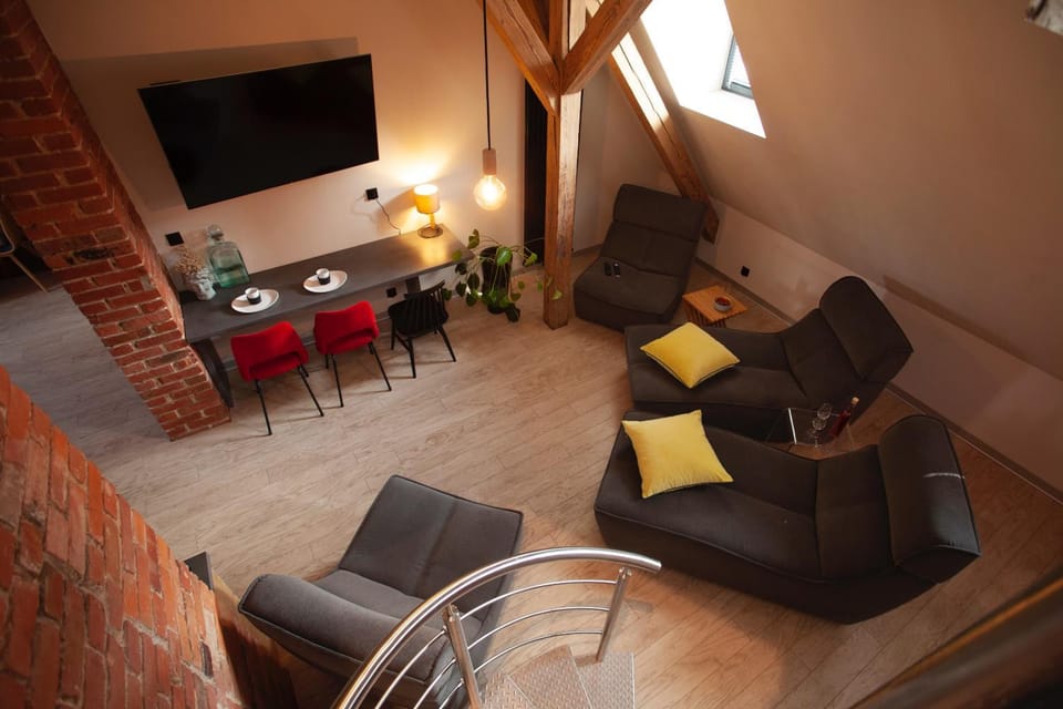 Communal lounge/ TV room, TV and multimedia, Seating area